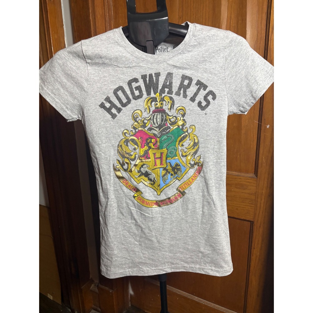 Harry Potter Hogwarts Crest Tee Size M Women Excellent Condition